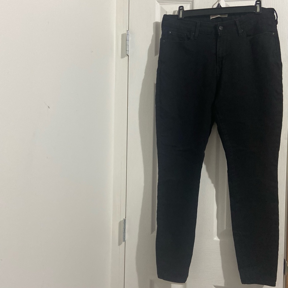 Signature Levi’s Strauss mid rise women black jeans cut pants. Size 14M. Used.